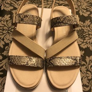 Anne Klein Sport Flatform Sandal Size 8